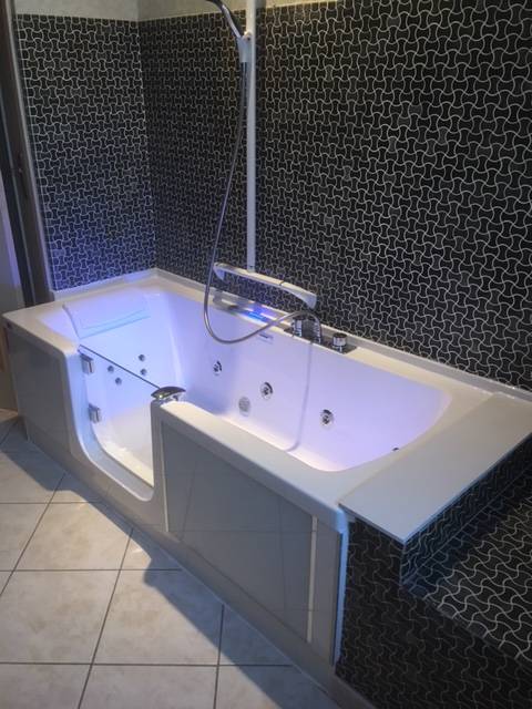 Remplacement d'une baignoire par douche sécurisée pour sénior à Voiron, Isère (38)