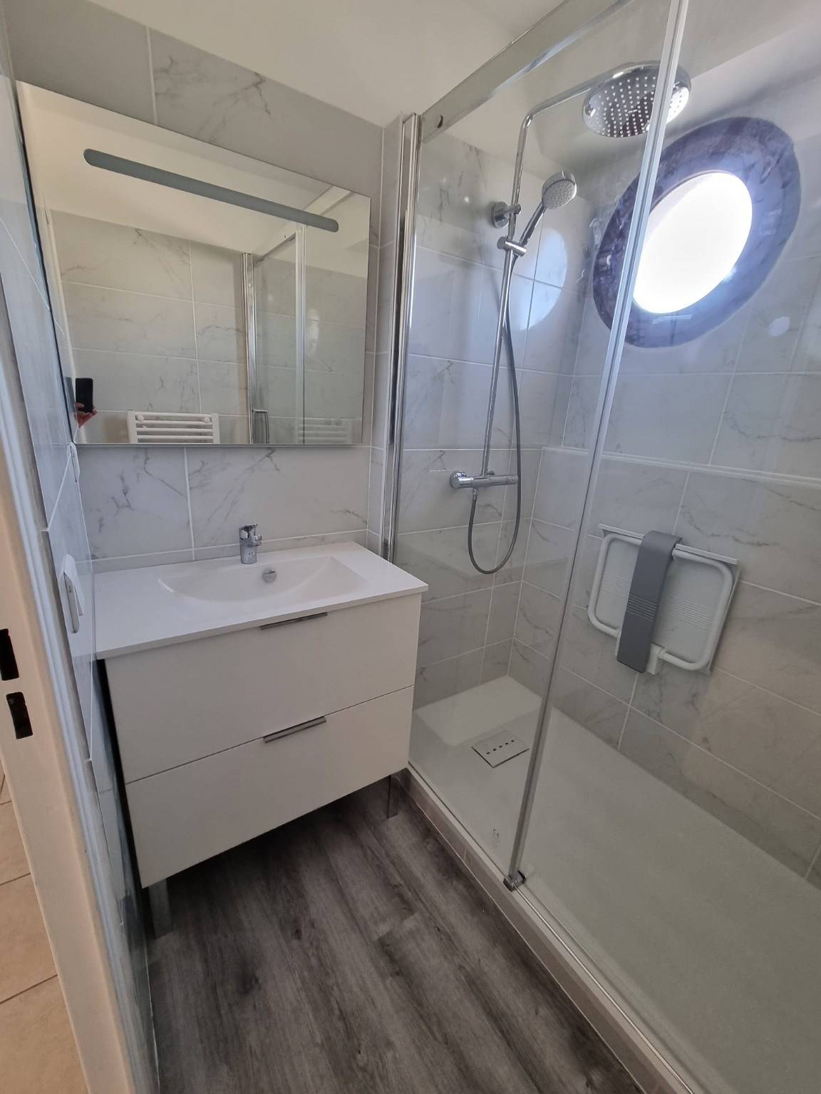 Quel est le prix moyen pour le remplacement d'une baignoire par une douche senior à marseille