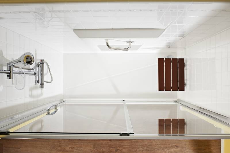 Remplacement baignoire par douche senior sécurisée Bollène Vaucluse (84)